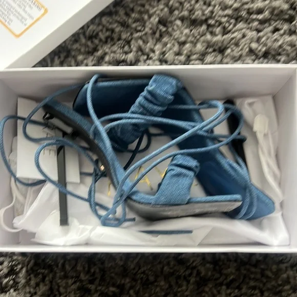 Scrunchie Heel in Indigo Blue
RAYE denim heels - Picture 7 of 10